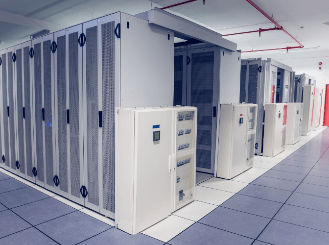 耐震性に優れたデータセンターのサーバーラック